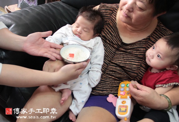 陳寶寶(新北板橋區到府嬰兒寶寶滿月剃頭理髮、免費到府嬰兒剃胎毛儀式吉祥話)。到府剃頭剃胎毛主持、專業拍照、DVD光碟、證書。★購買「臍帶章、肚臍章、胎毛筆刷印章」贈送：剃頭、收涎、抓周，三選一。2015.10.30 照片6